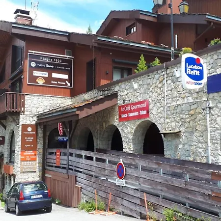 Apartment With Garden In